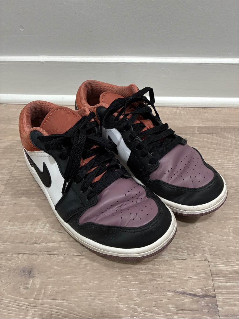 Nike Low Top Sneakers in Plum, Black & Rust